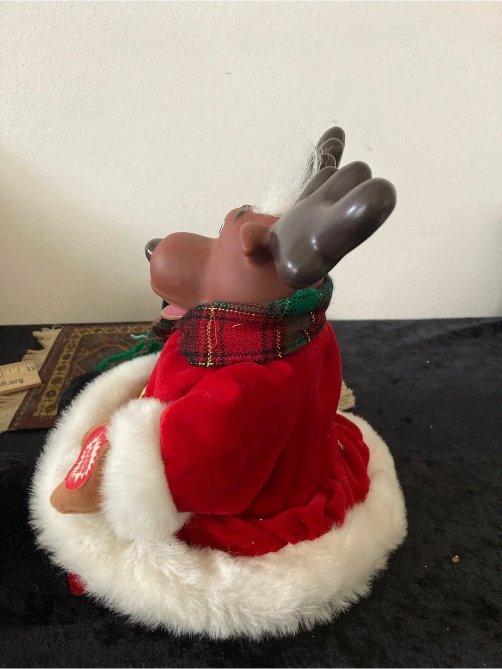 Dan Dee Animated Singing Dancing Christmas Reindeer Décor in Red Santa Plus 1999